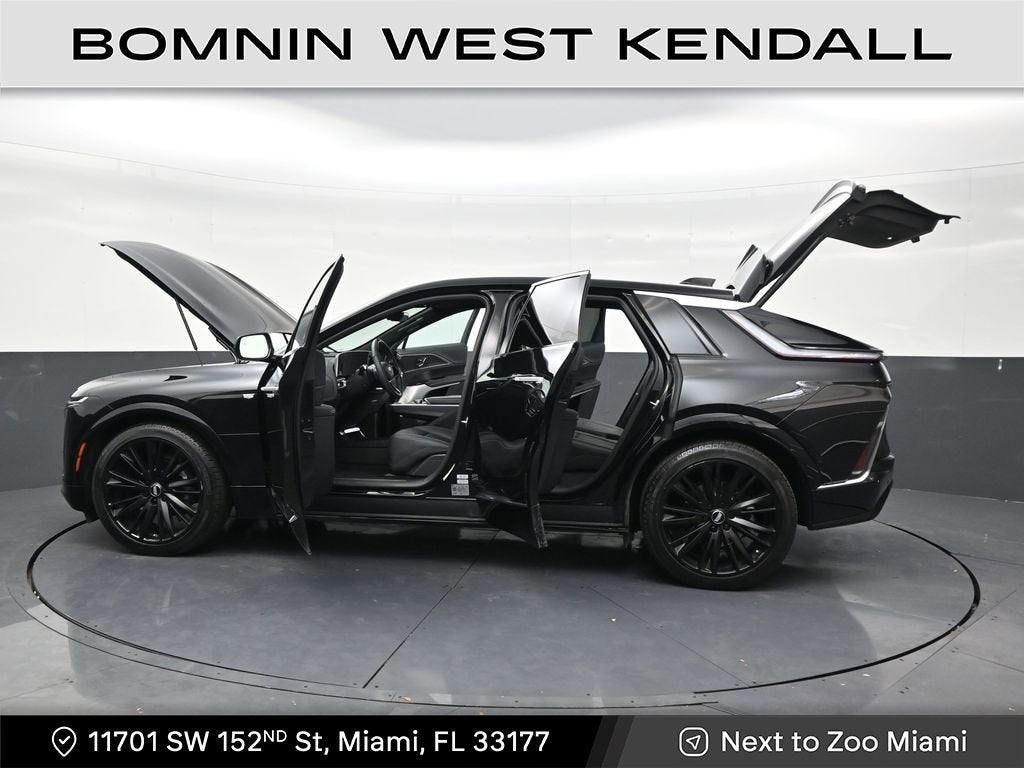 2025 Cadillac LYRIQ Luxury 2