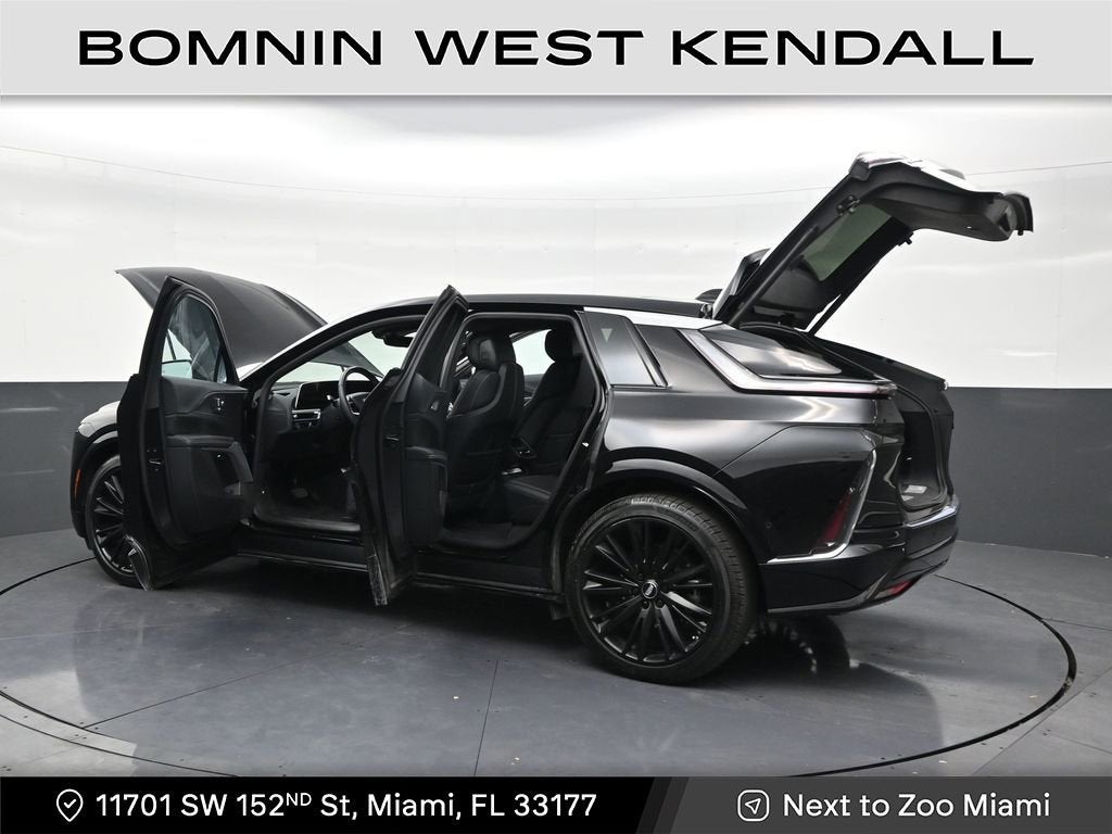2025 Cadillac LYRIQ Luxury 2