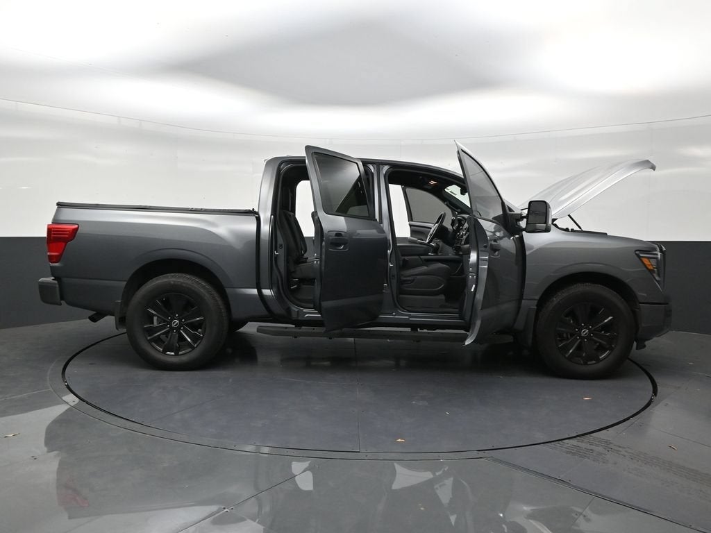 2023 Nissan Titan SV