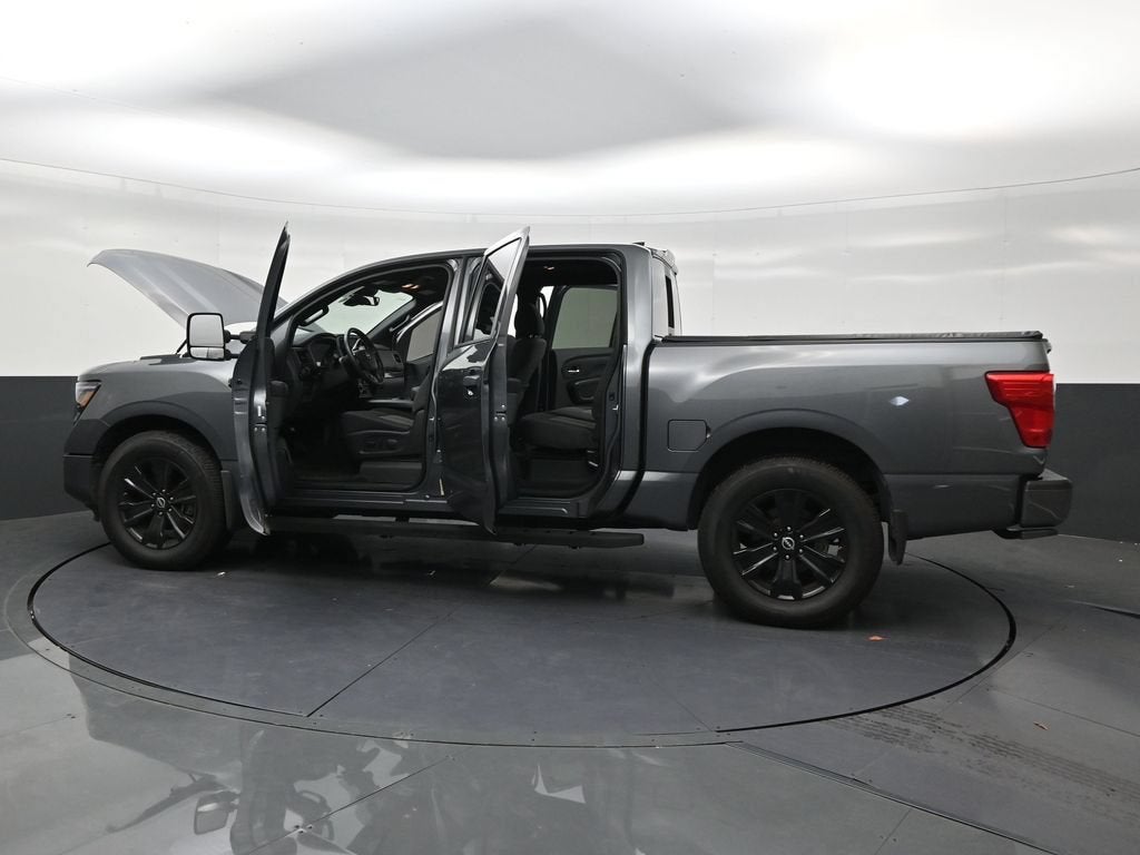 2023 Nissan Titan SV