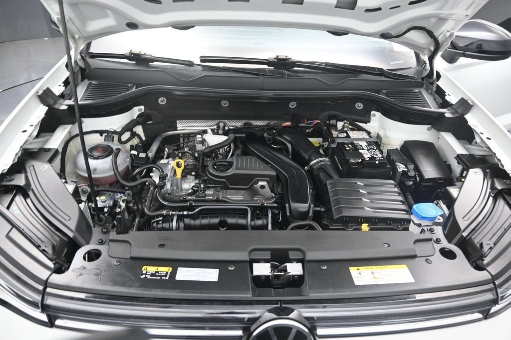 2025 Volkswagen Taos 1.5T SE Black