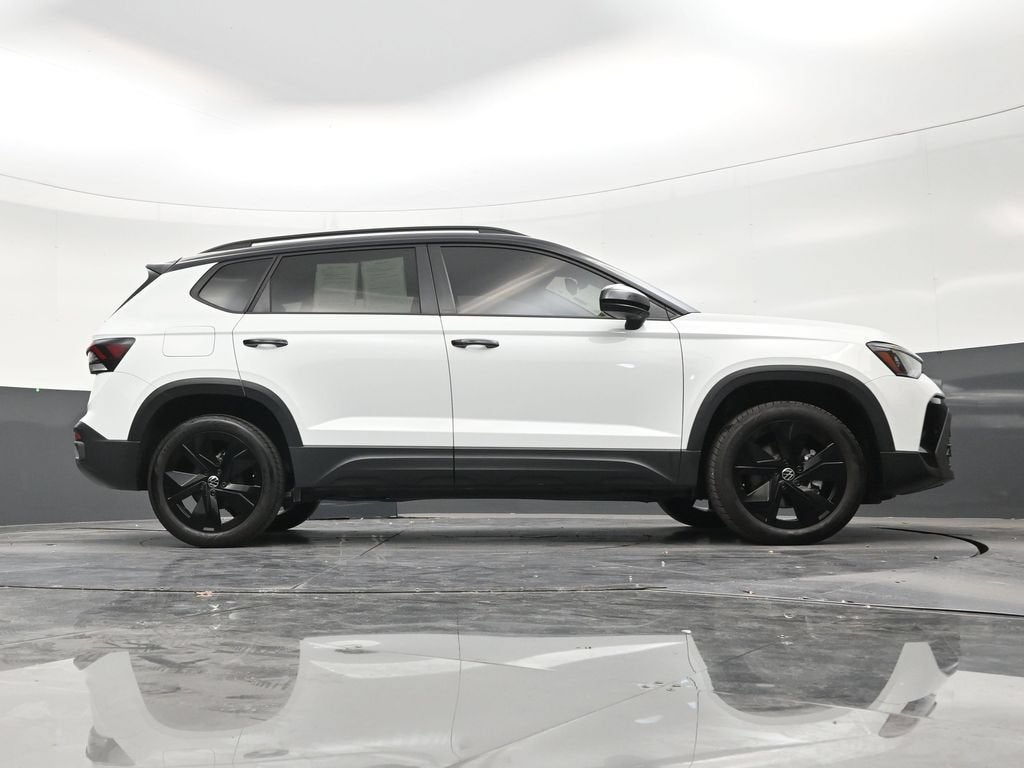 2025 Volkswagen Taos 1.5T SE Black