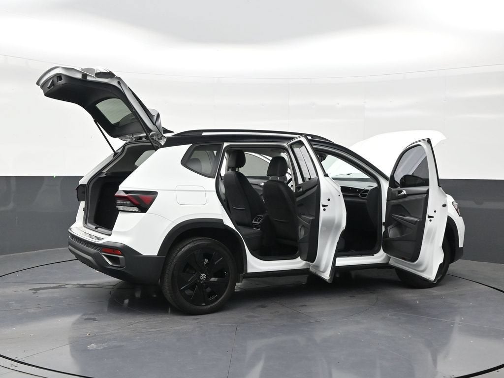 2025 Volkswagen Taos 1.5T SE Black