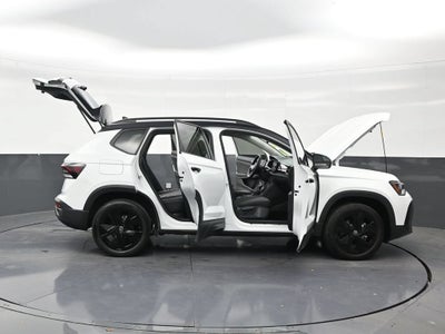2025 Volkswagen Taos 1.5T SE Black
