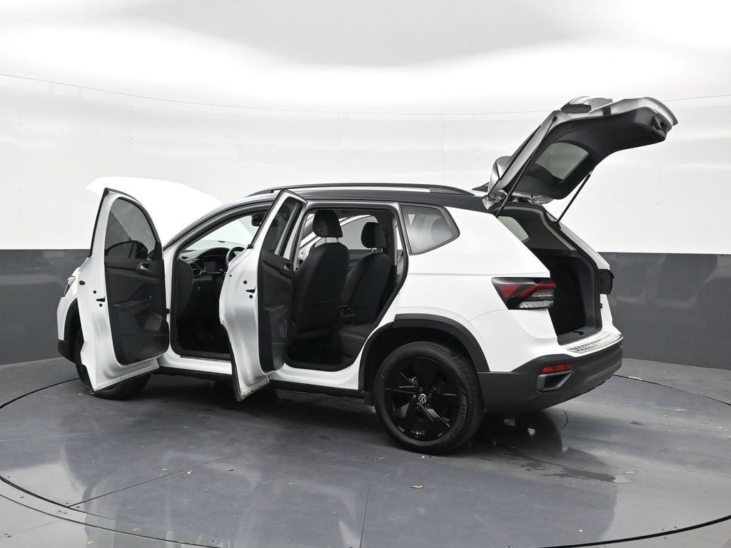2025 Volkswagen Taos 1.5T SE Black