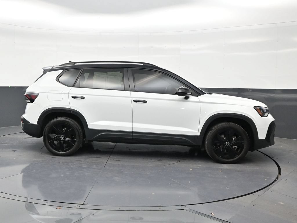 2025 Volkswagen Taos 1.5T SE Black