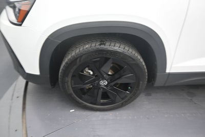 2025 Volkswagen Taos 1.5T SE Black