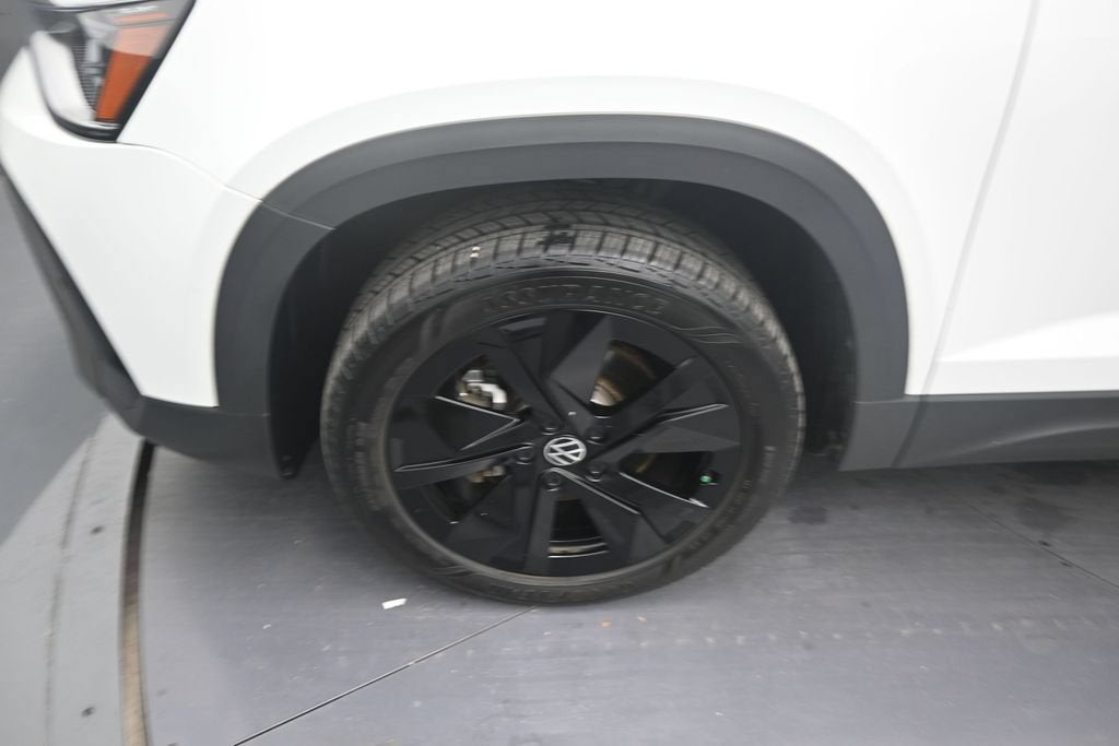 2025 Volkswagen Taos 1.5T SE Black