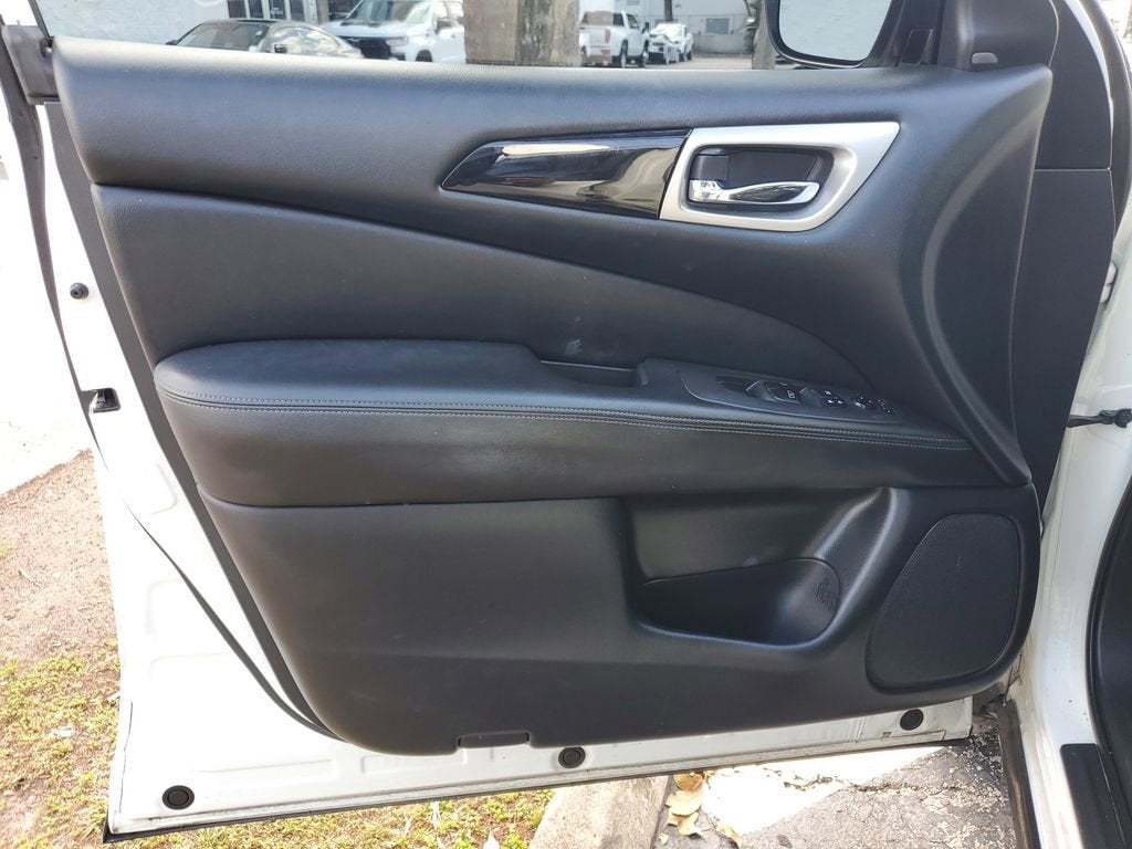 2020 Nissan Pathfinder SV