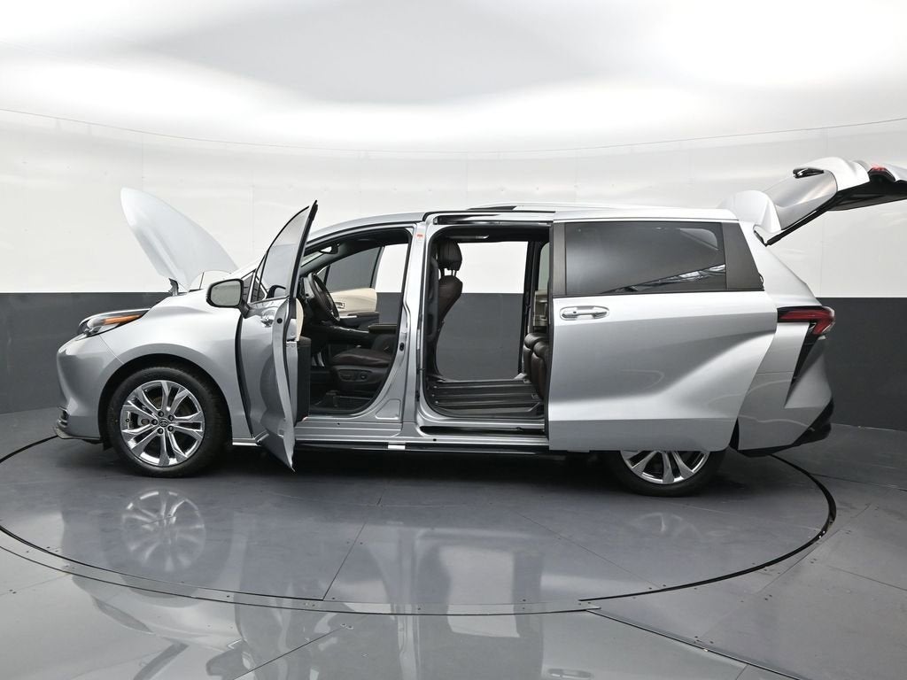 2023 Toyota Sienna Platinum