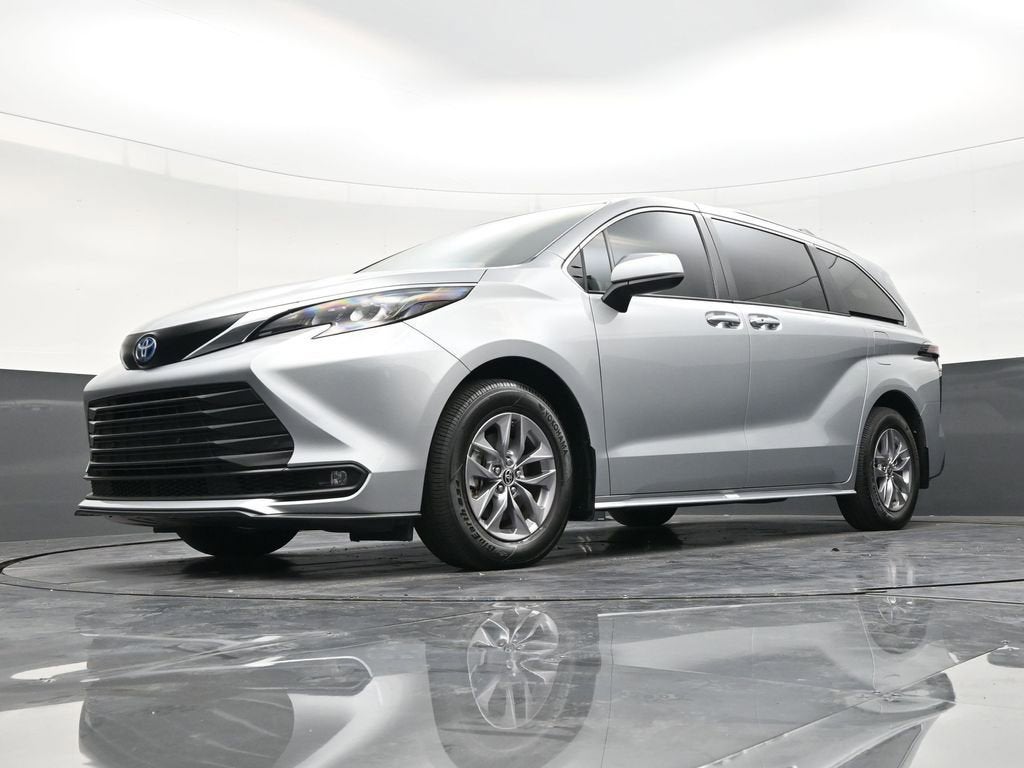 2025 Toyota Sienna XLE