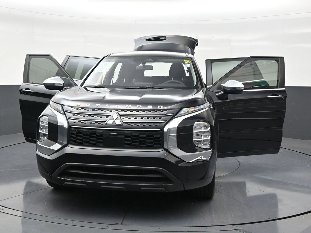 2022 Mitsubishi Outlander ES