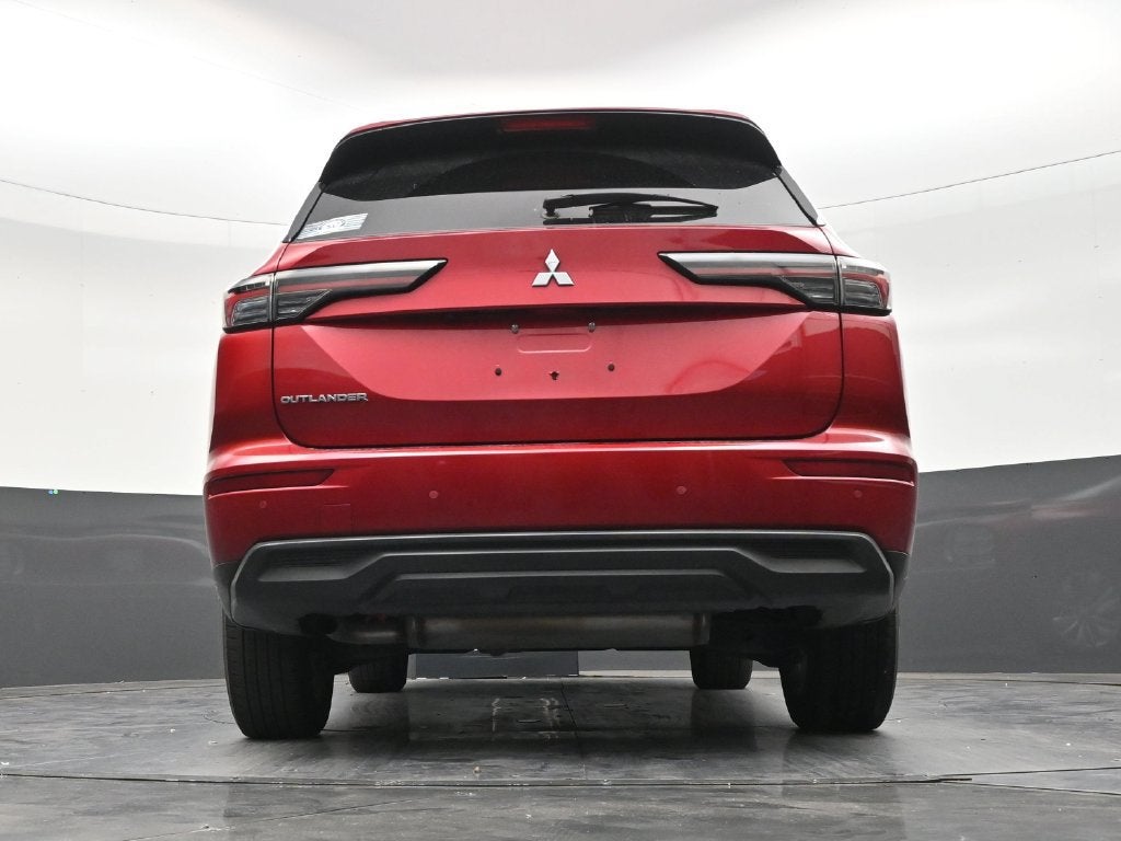 2025 Mitsubishi Outlander ES
