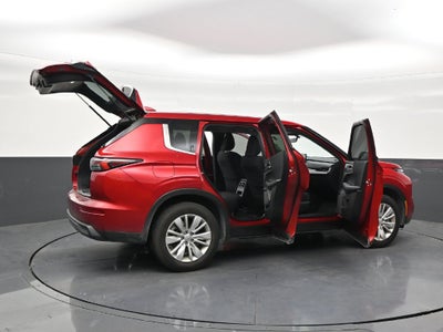 2025 Mitsubishi Outlander ES