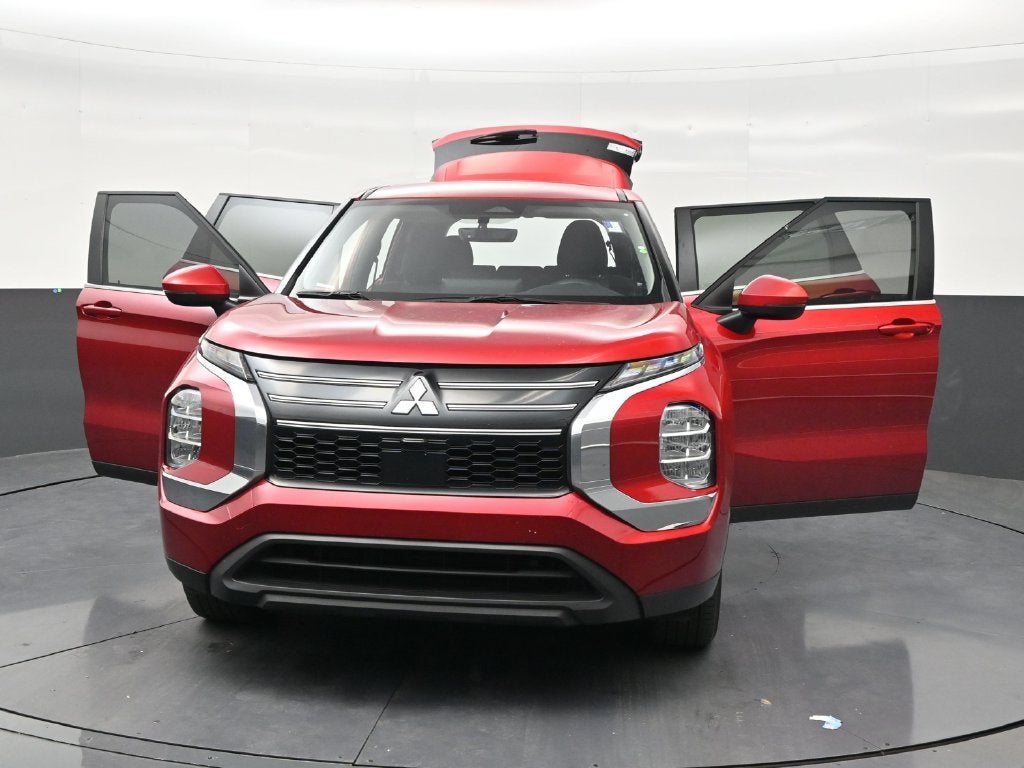 2025 Mitsubishi Outlander ES