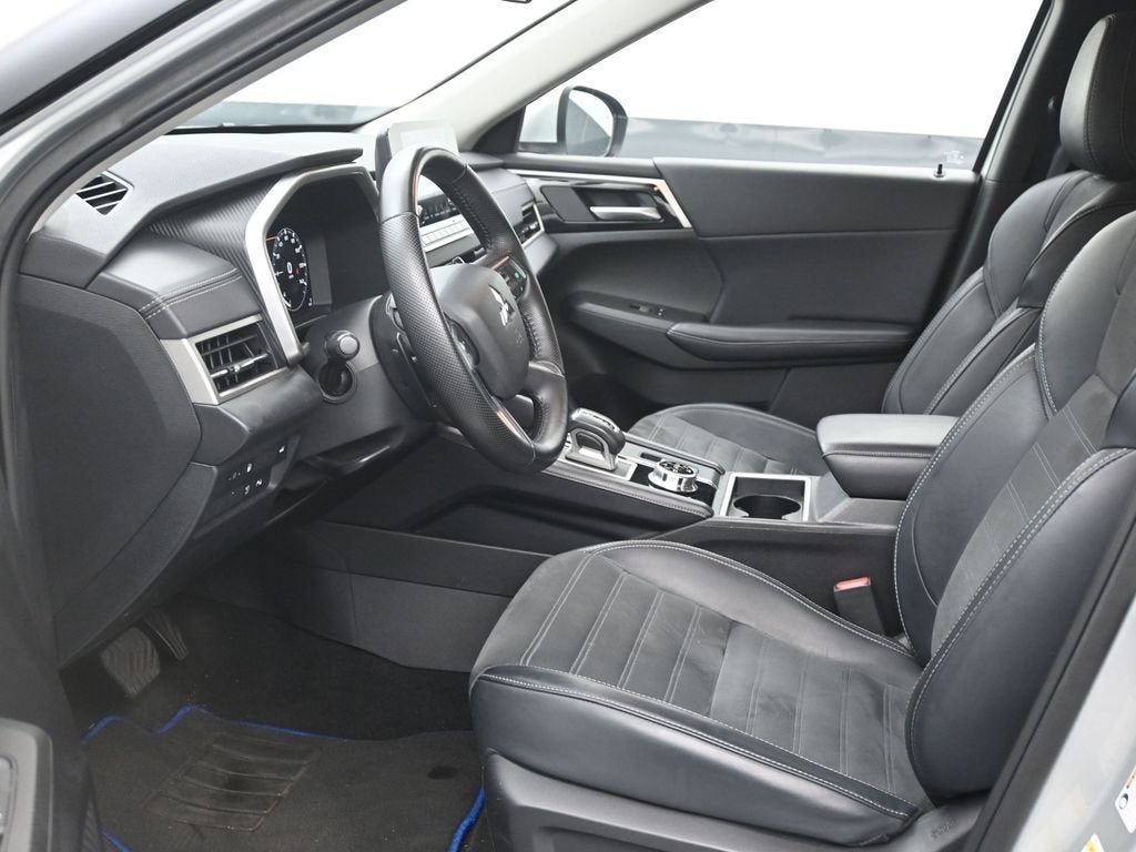 2025 Mitsubishi Outlander Plug-In Hybrid SE