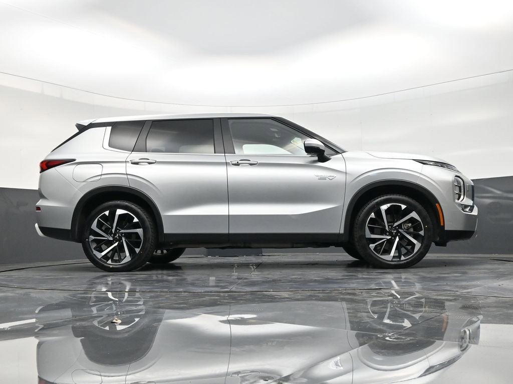 2025 Mitsubishi Outlander Plug-In Hybrid SE