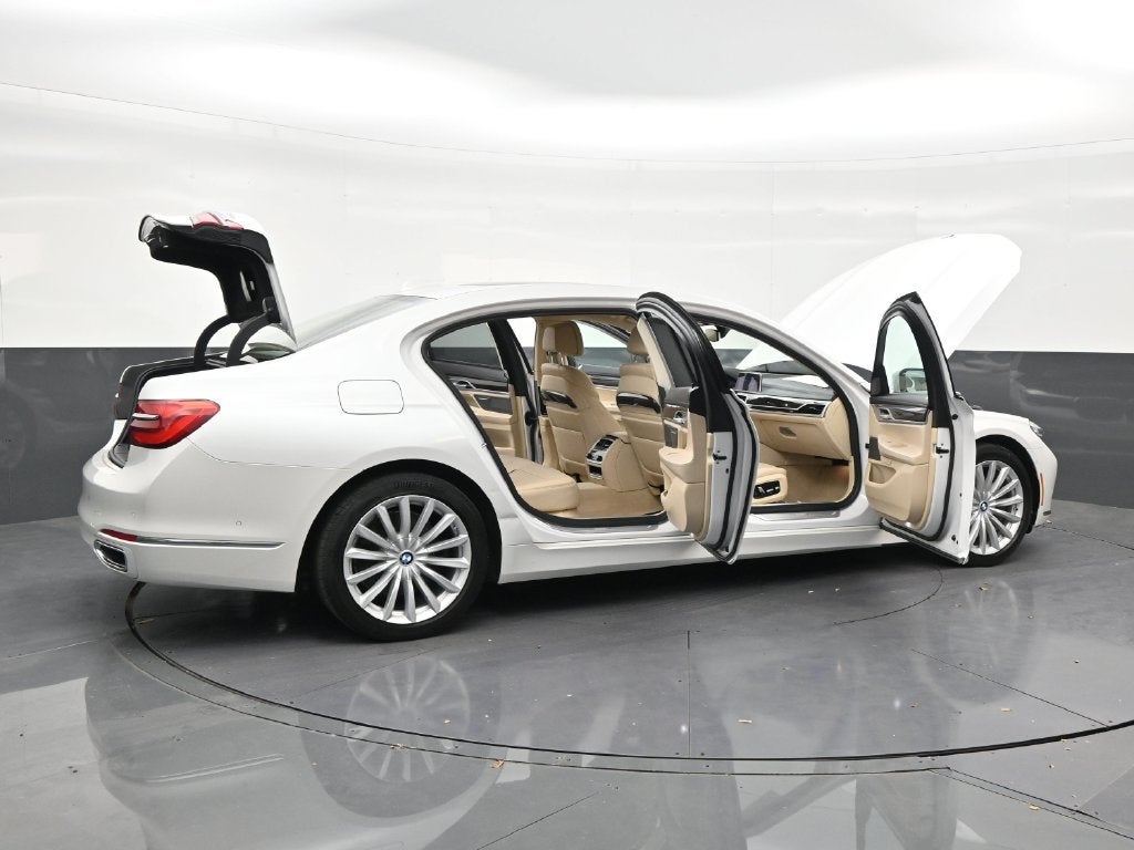 2019 BMW 740i 740i