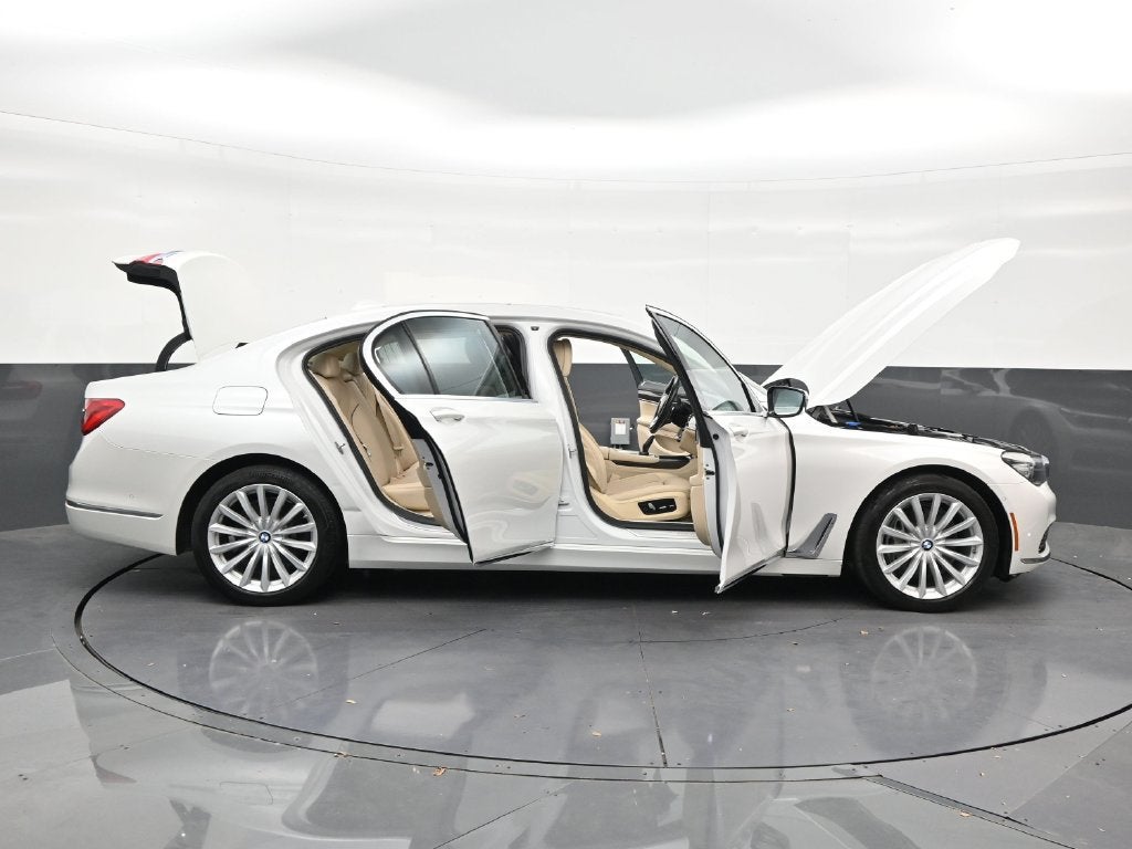 2019 BMW 740i 740i