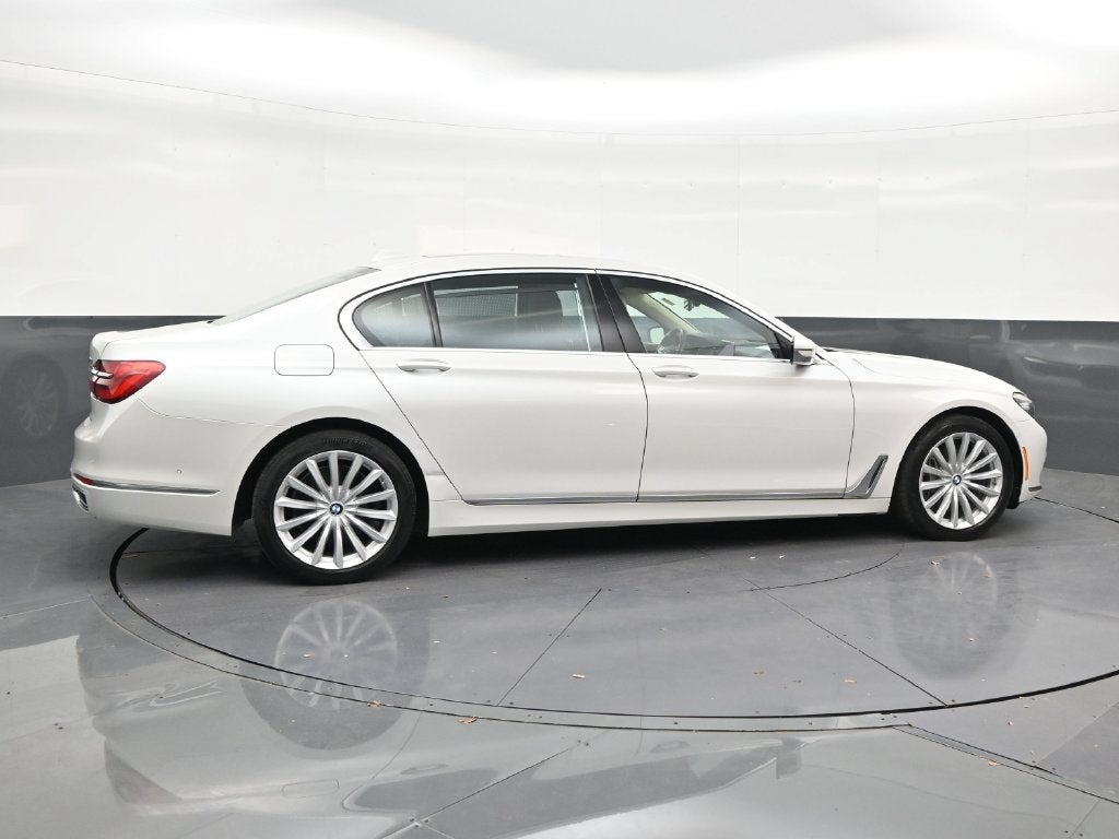 2019 BMW 740i 740i
