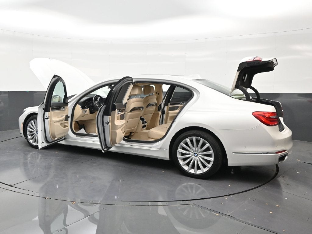 2019 BMW 740i 740i