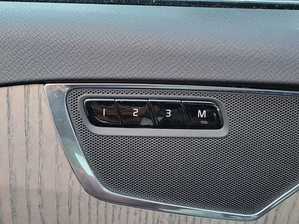 2023 Volvo XC90 Plus