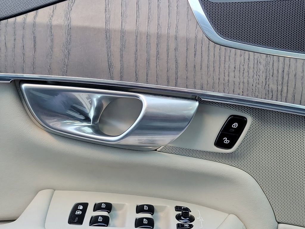 2023 Volvo XC90 Plus