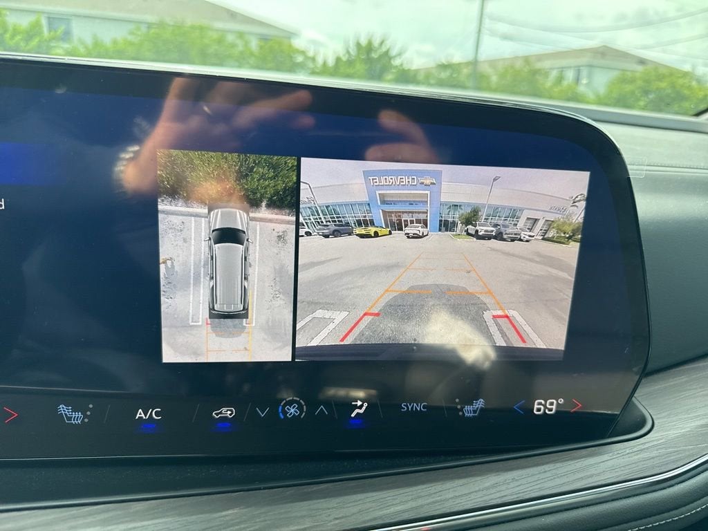 2025 Chevrolet Suburban LT