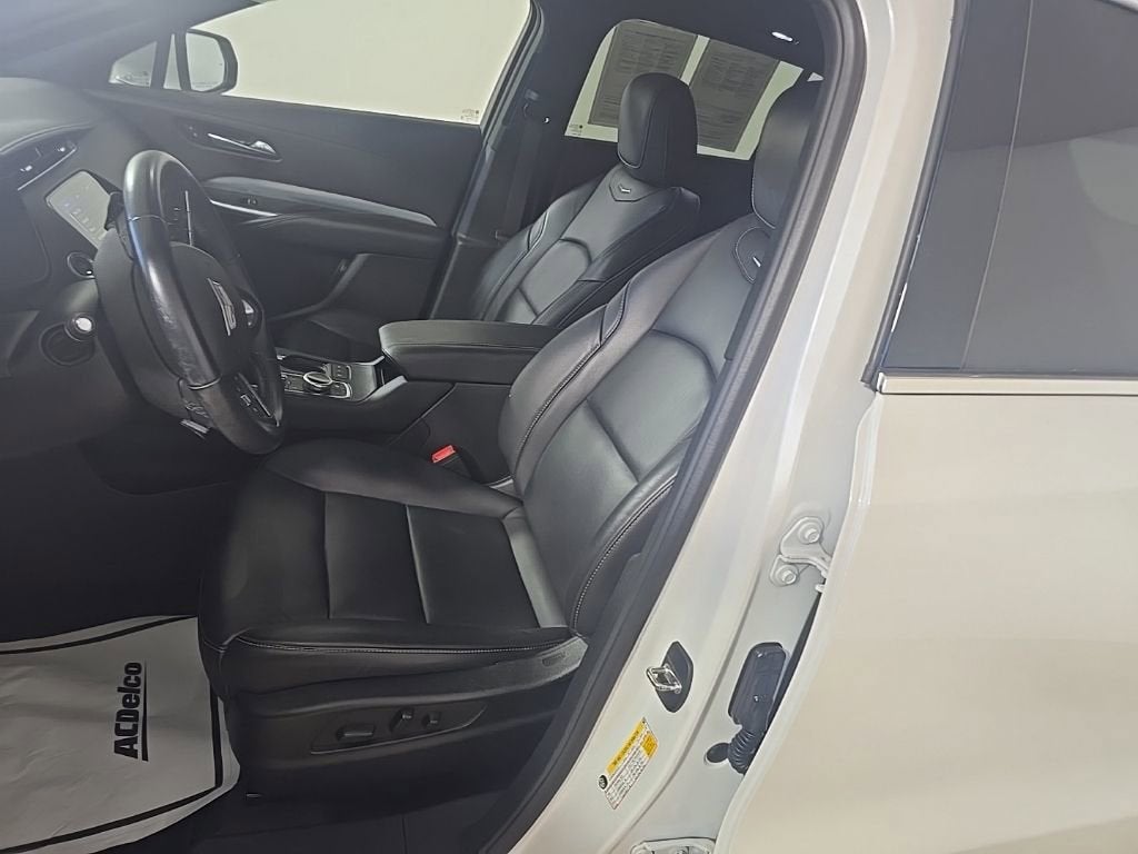 2022 Cadillac XT4 Premium Luxury