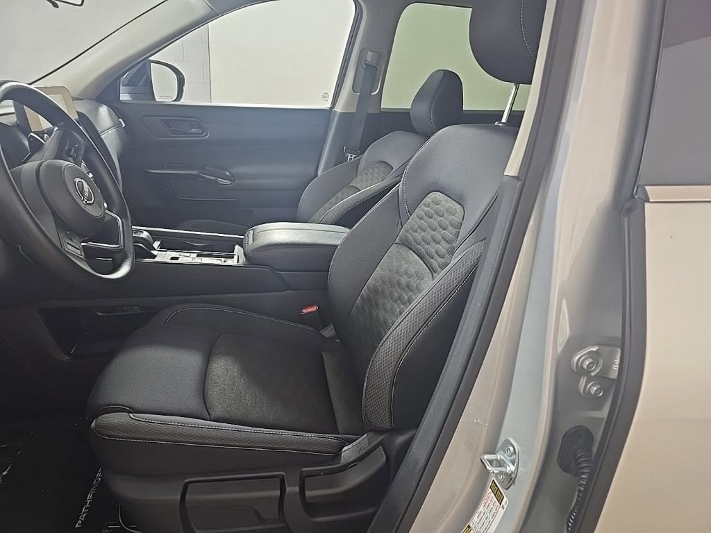 2025 Nissan Pathfinder S
