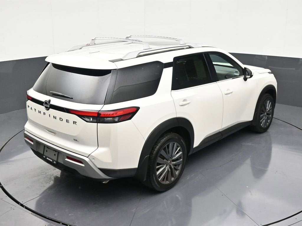 2022 Nissan Pathfinder SL