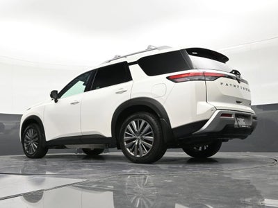 2022 Nissan Pathfinder SL