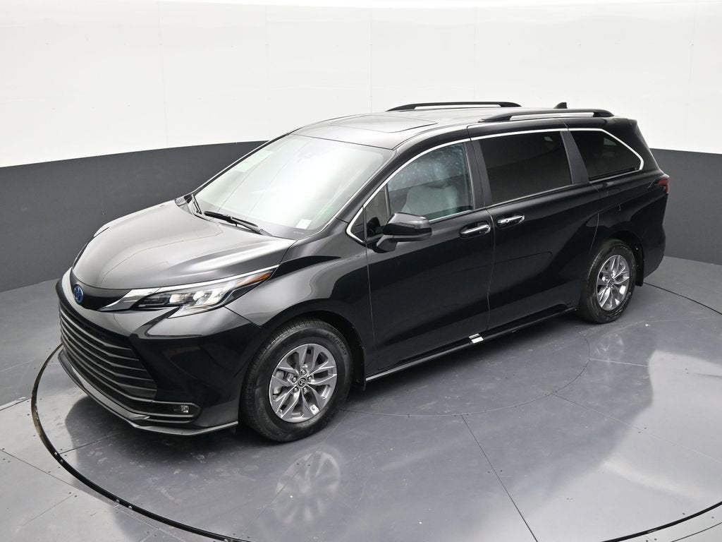 2025 Toyota Sienna XLE