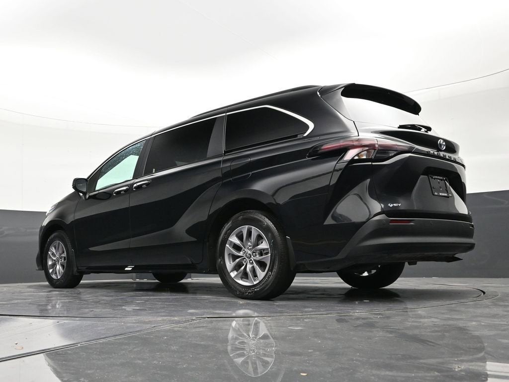 2025 Toyota Sienna XLE