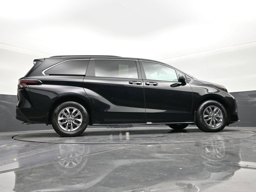 2025 Toyota Sienna XLE