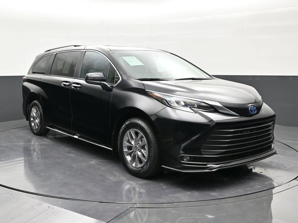 2025 Toyota Sienna XLE