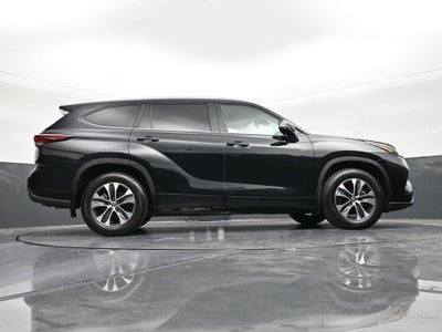 2025 Toyota Highlander LE