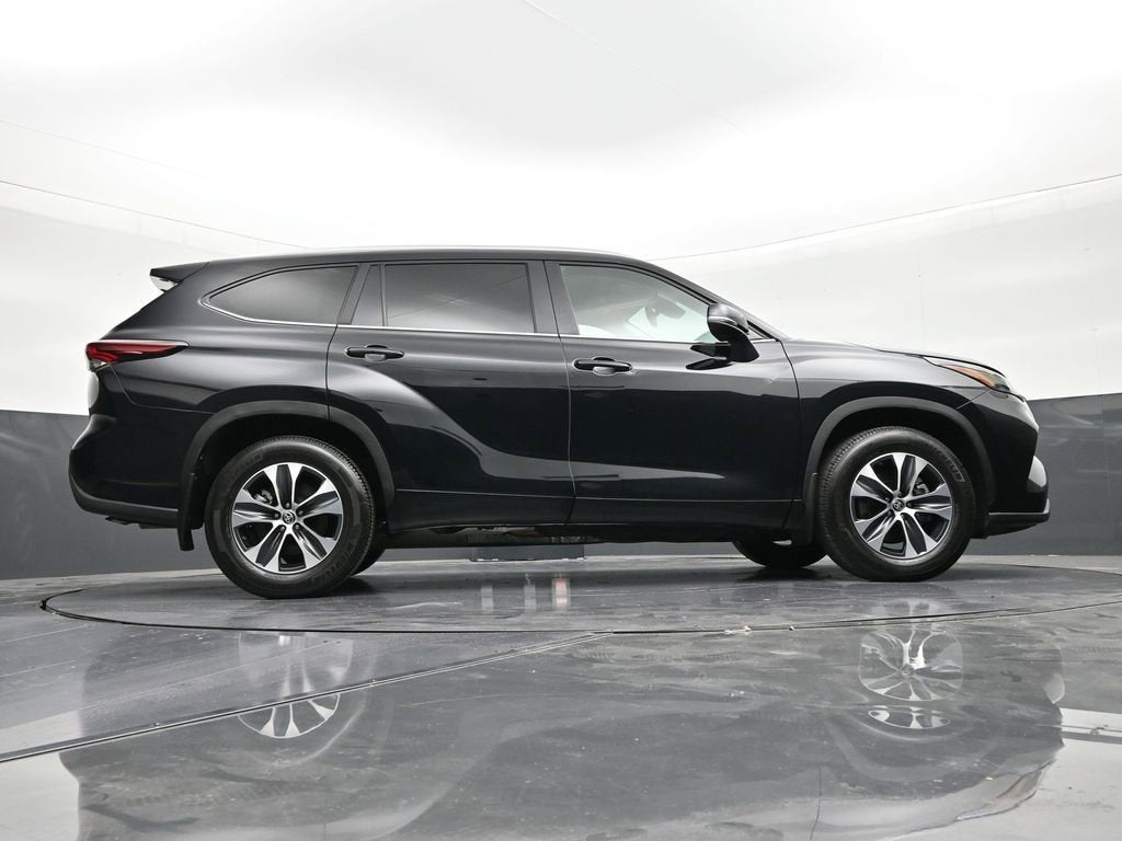 2025 Toyota Highlander LE