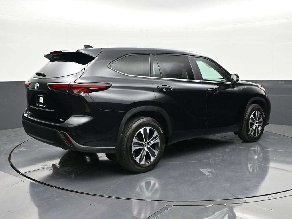 2025 Toyota Highlander LE