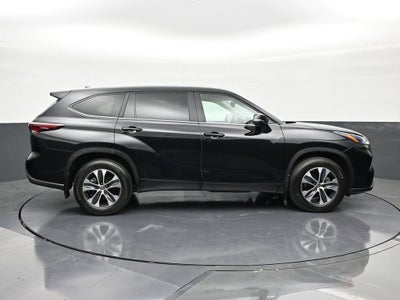 2025 Toyota Highlander LE