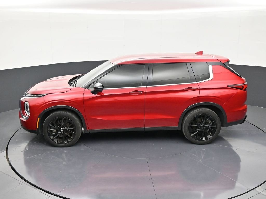 2023 Mitsubishi Outlander SE