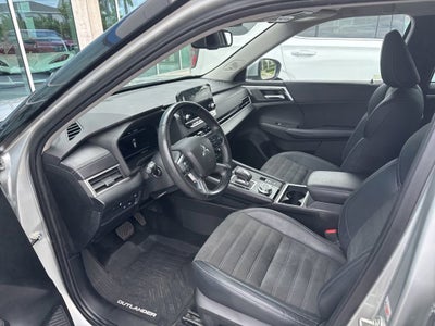 2023 Mitsubishi Outlander PHEV SE