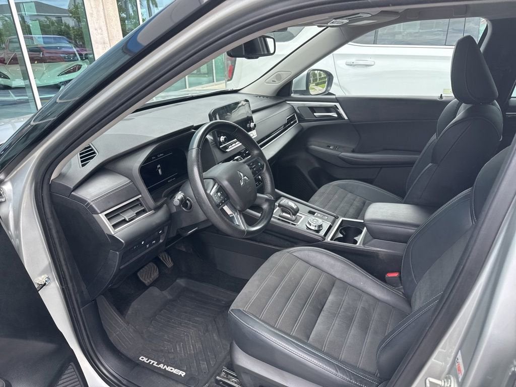 2023 Mitsubishi Outlander PHEV SE
