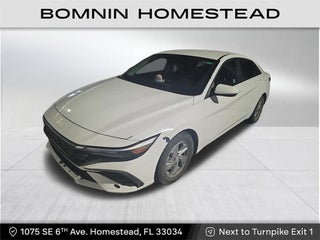 2024 Hyundai Elantra SE