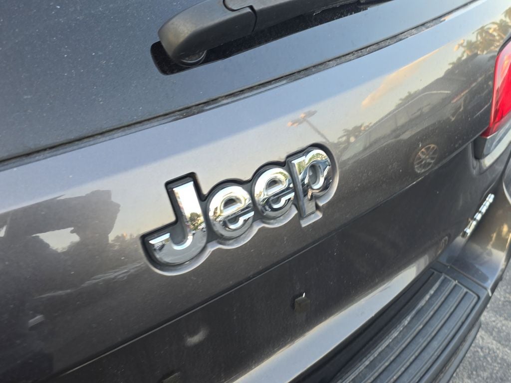 2019 Jeep Grand Cherokee Laredo E