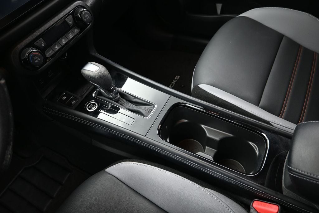 2022 Nissan Kicks SR