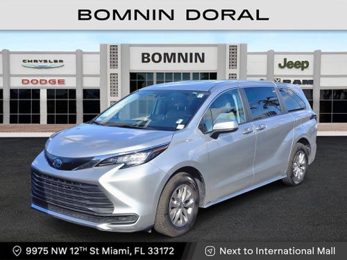 2023 Toyota Sienna LE 8 Passenger