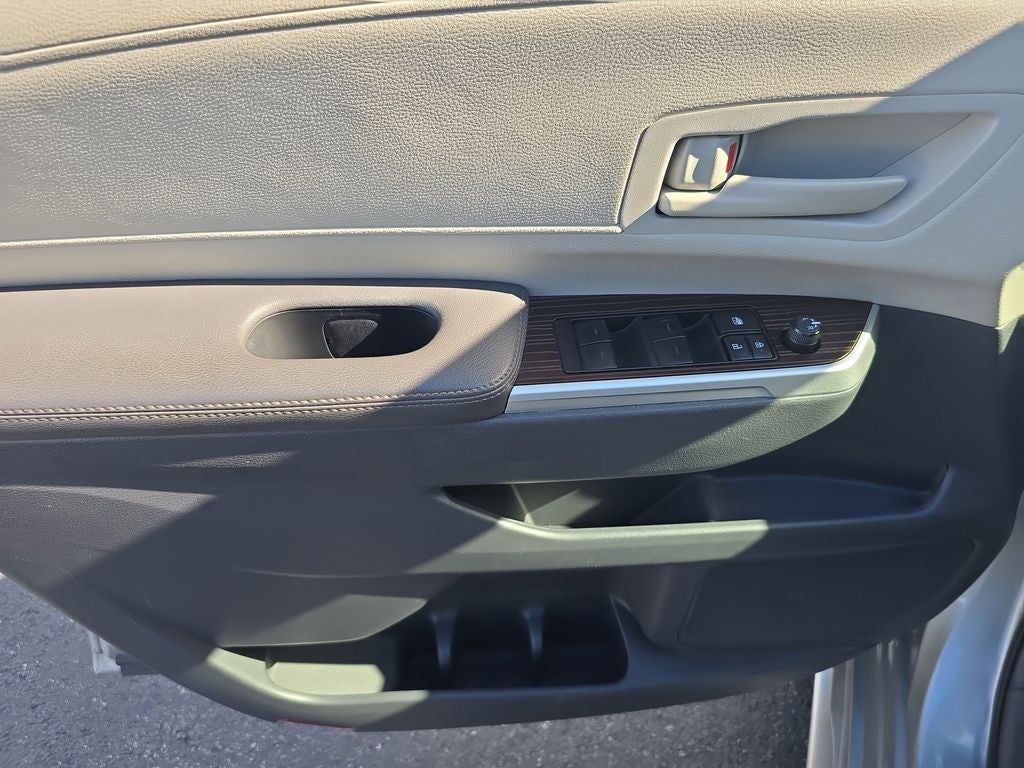 2023 Toyota Sienna LE 8 Passenger