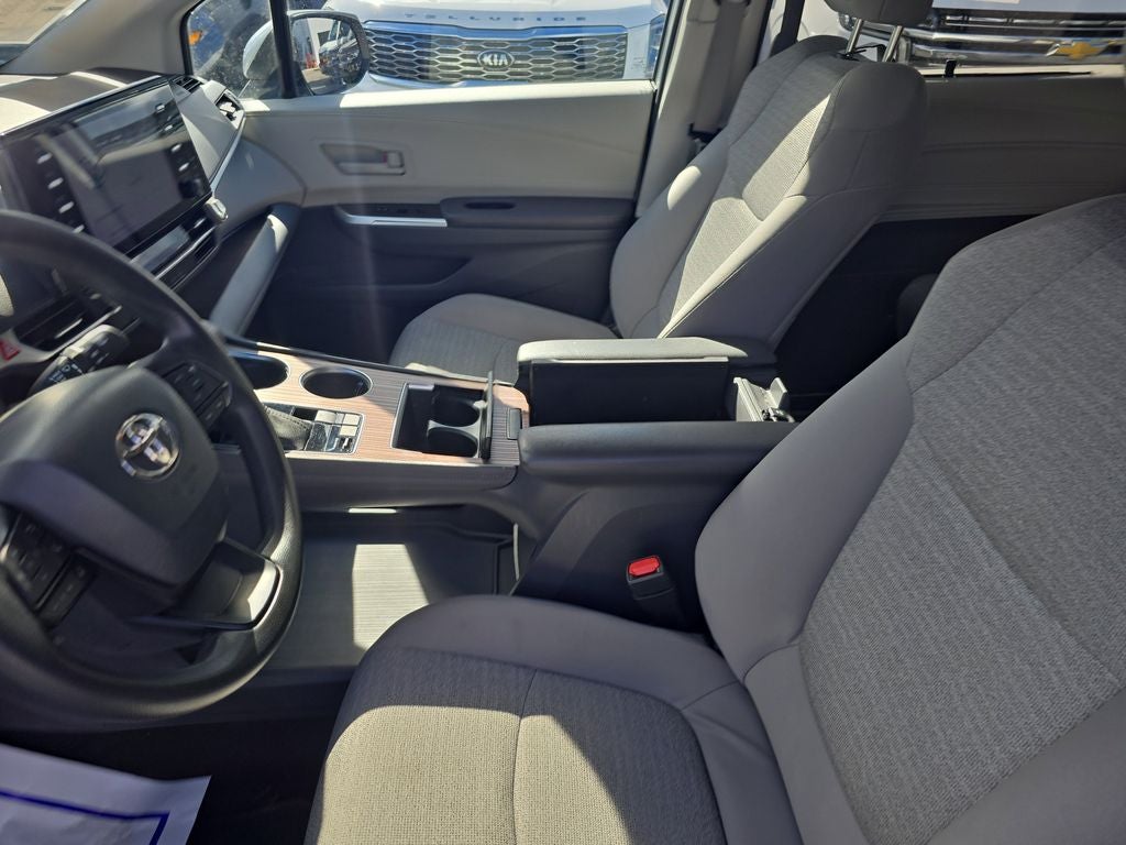 2023 Toyota Sienna LE 8 Passenger