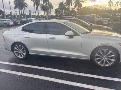 2020 Volvo S60 T5 Momentum